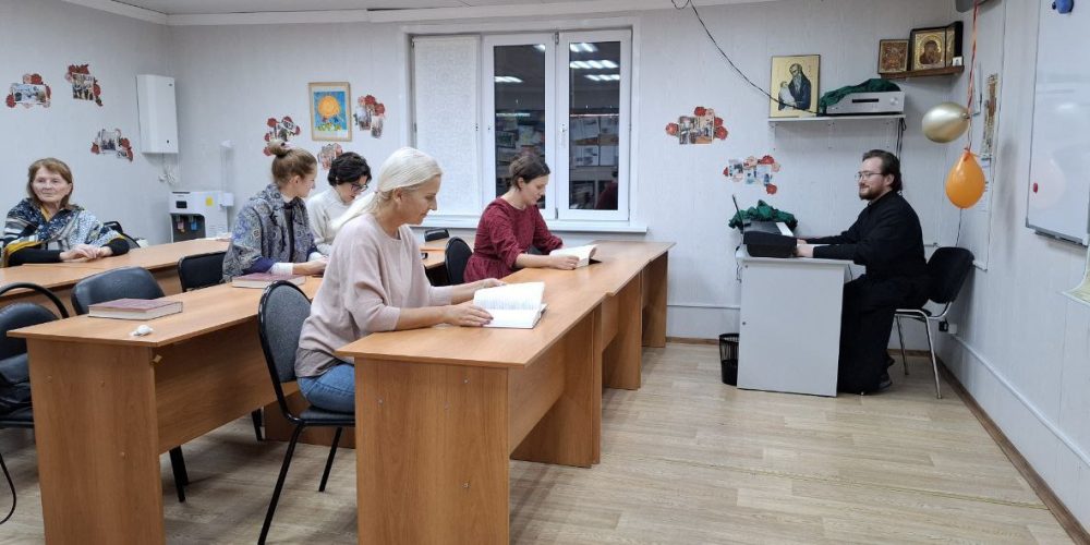 В воскресной школе при храме святителя Макария (Невского), митрополита Московского и Коломенского, в Бутырском состоялась встреча в рамках Библейского кружка для взрослых