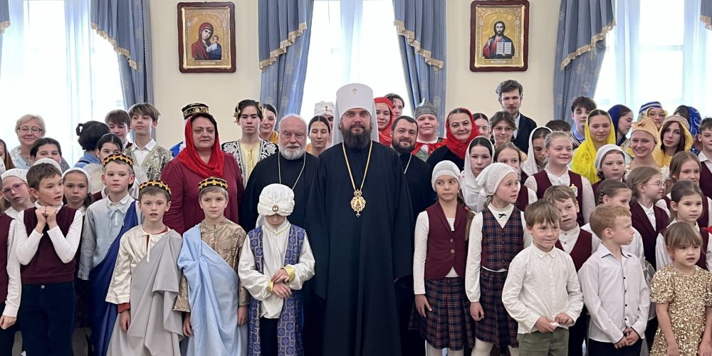 В православной школе имени преподобного Сергия Радонежского в Усадьбе Свиблово показали пасхальный спектакль