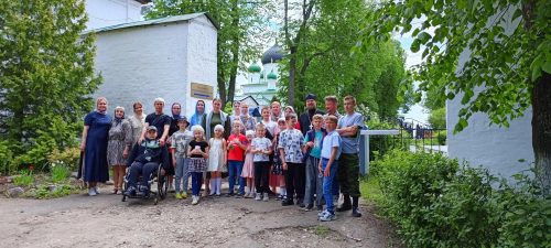 Дети из воскресной школы Ростокинского храма завершили учебу паломничеством