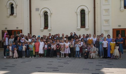 В храме иконы Божией Матери «Неопалимая Купина» в Отрадном прошла встреча православного сообщества родителей «Смотрите шире»