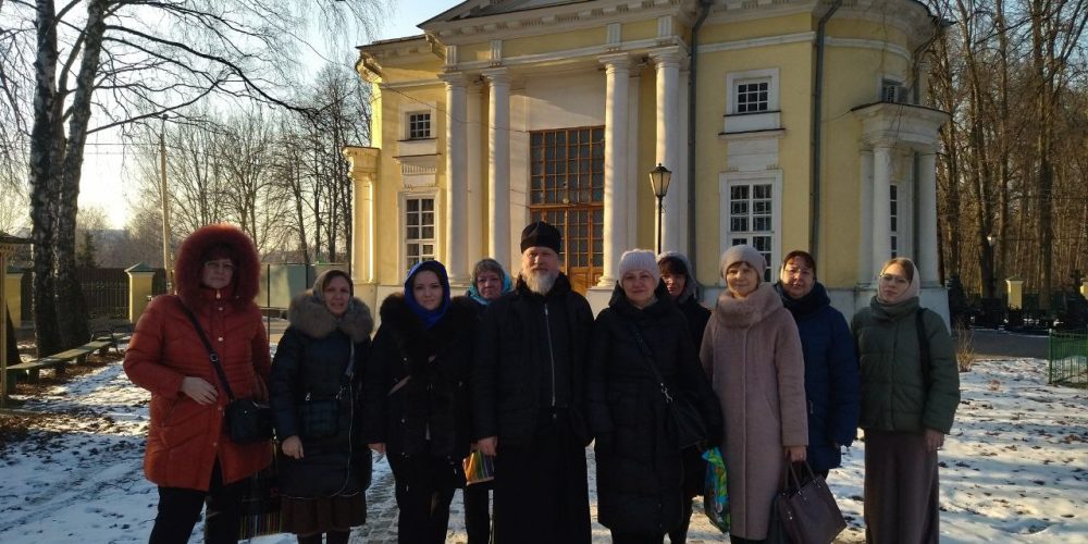 В храме Владимирской иконы Божией Матери в Виноградове провели экскурсию для преподавателей курса «Основы религиозных культур и светской этики»