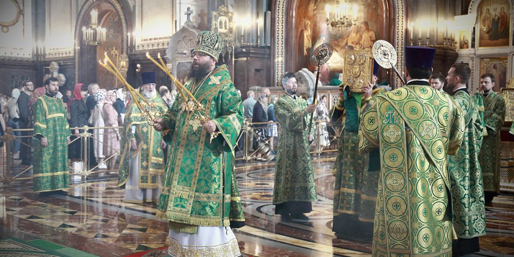 Архиепископ Егорьевский Матфей возглавил Богослужение в праздник Святой Троицы (Пятидесятницы) в Храме Христа Спасителя