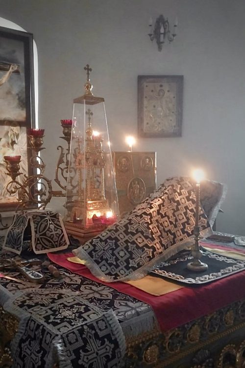 Митрополит Арсений совершил Литургию Преждеосвященных Даров в храме Живоначальной Троицы в Усадьбе Свиблово