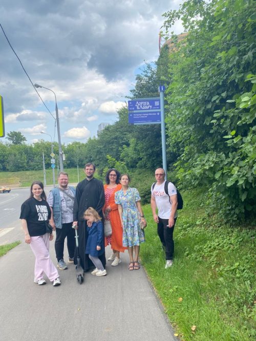 Прихожане храма Благовещения Пресвятой Богородицы в Раеве прошли один отрезок маршрута «Дорога в Лавру»