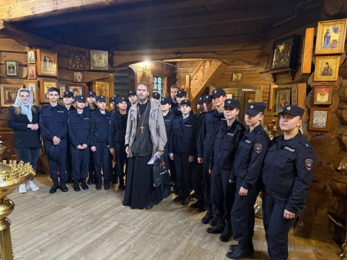 Клирик храма Благовещения Пресвятой Богородицы в Раево совершил молебен для курсантов Московского Университета МВД