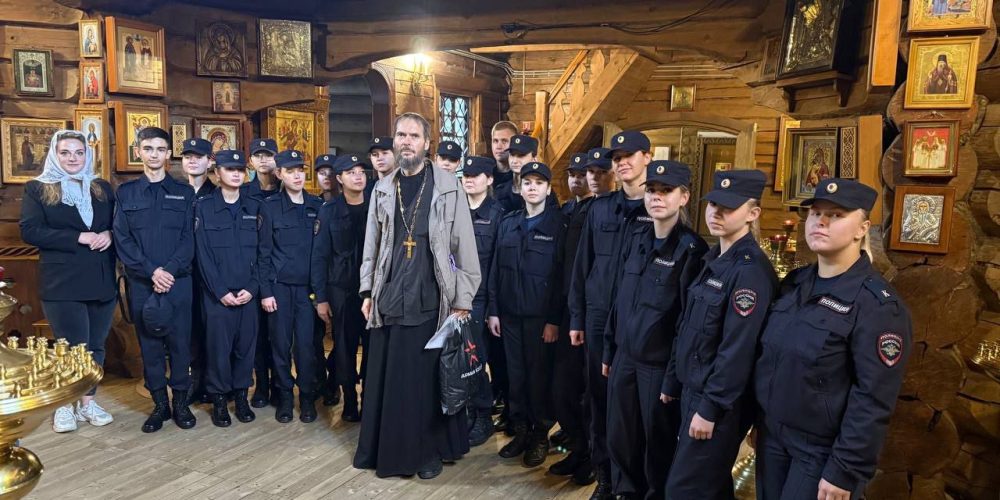 Клирик храма Благовещения Пресвятой Богородицы в Раево совершил молебен для курсантов Московского Университета МВД