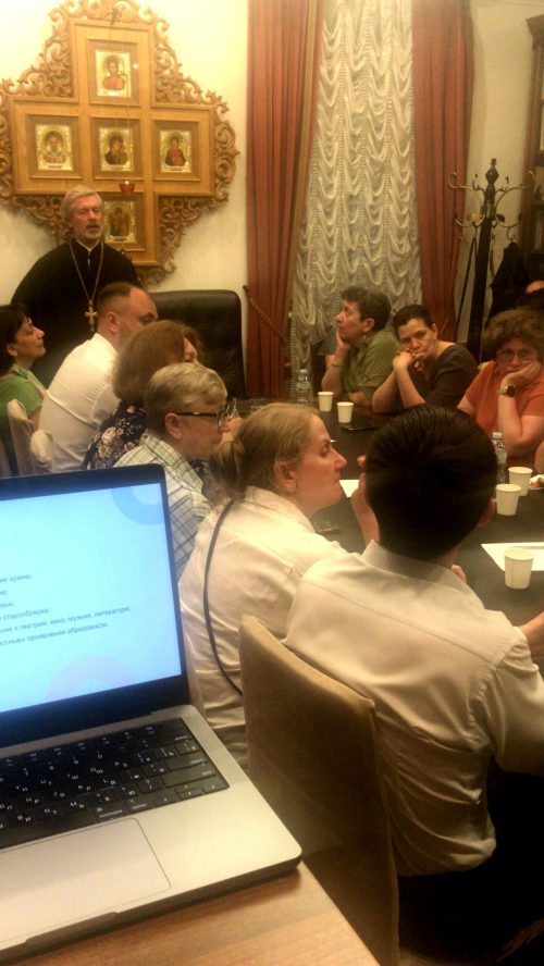 Круглый стол, посвященный старообрядчеству, прошел в воскресной школе храма Покрова Пресвятой Богородицы в Медведкове