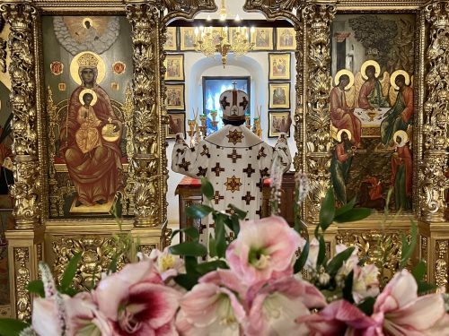 Митрополит Арсений совершил Божественную литургию в День Победы в храме Живоначальной Троицы в усадьбе Свиблово