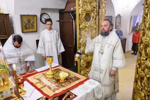 Митрополит Арсений совершил Божественную литургию в храме Живоначальной Троицы в усадьбе Свиблово