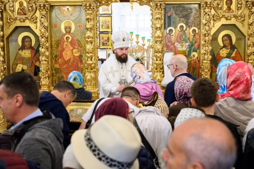 В Неделю 11-ю по Пятидесятнице митрополит Арсений совершил Божественную литургию в храме Живоначальной Троицы в усадьбе Свиблово