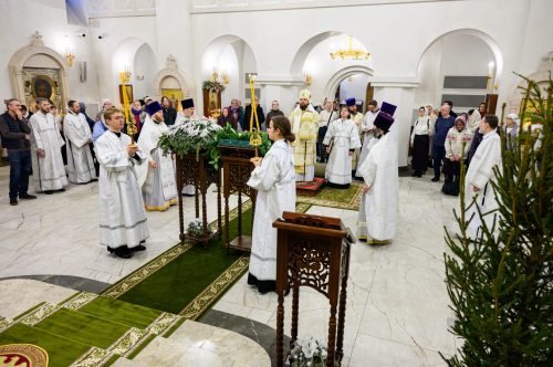 Митрополит Арсений совершил Литургию в храме Казанской иконы Божией Матери в Лосиноостровской