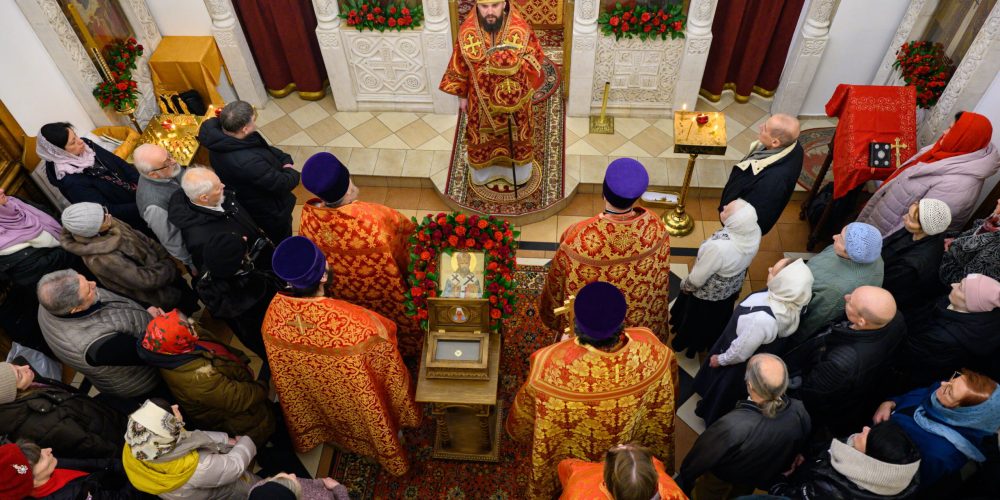 В день престольного праздника митрополит Арсений совершил Божественную литургию в храме священномученика Владимира, митрополита Киевского и Галицкого, в Свиблове