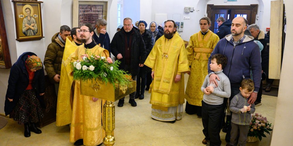 В день памяти апостола Андрея Первозванного митрополит Арсений совершил Литургию в храме Живоначальной Троицы в усадьбе Свиблово