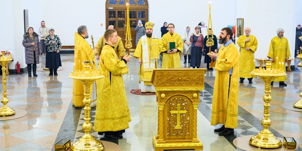 В празднование Собора трех святителей митрополит Арсений совершил Литургию в храме Успения Пресвятой Богородицы в Останкине