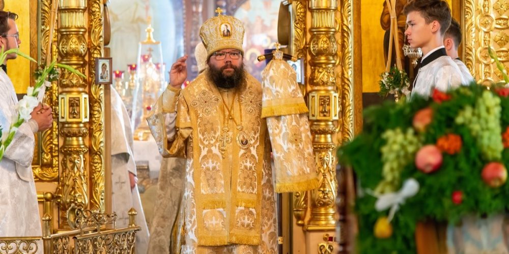 В праздник Преображения Господня архиепископ Егорьевский Матфей совершил Божественную литургию в храме Преображения Господня в Богородском