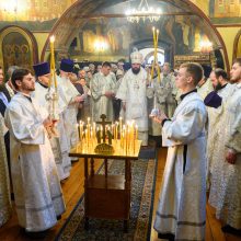 Во Вселенскую родительскую субботу митрополит Арсений совершил Божественную литургию в храме Успения Пресвятой Богородицы в Архангельском-Тюрикове