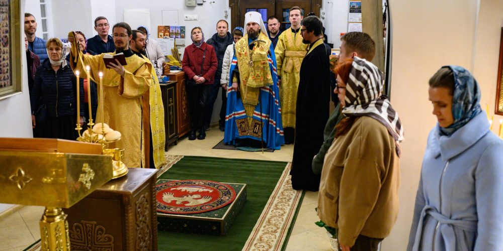 В канун Недели 18-й по Пятидесятнице митрополит Арсений возглавил всенощное бдение в храме Живоначальной Троицы в усадьбе Свиблово