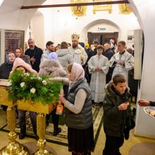 Митрополит Арсений возглавил всенощное бдение в храме Живоначальной Троицы в усадьбе Свиблово накануне праздника Сретения Господня