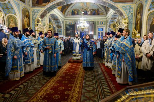 В день престольного праздника митрополит Арсений совершил Божественную литургию в храме Иконы Божией Матери «Нечаянная Радость» в Марьиной Роще