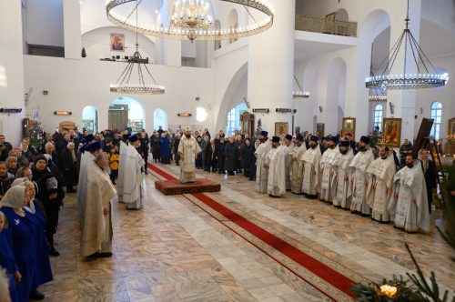 Митрополит Арсений совершил соборную Божественную литургию Северо-Восточного Московского викариатства в храме Собора Московских святых в Бибиреве