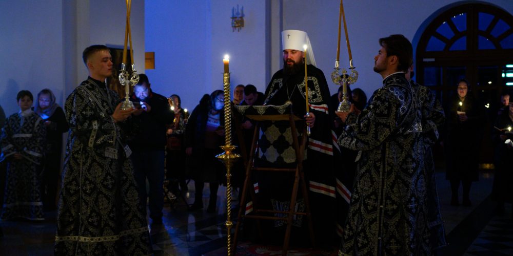 Митрополит Арсений совершил чтение покаянного канона святого Андрея Критского в храме Успения Пресвятой Богородицы в Останкине