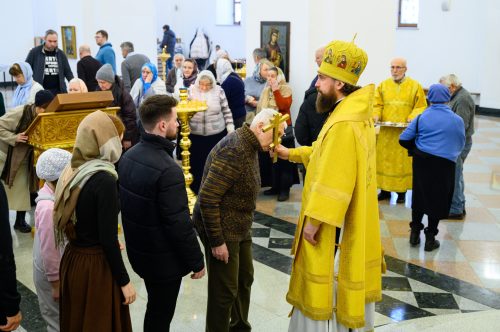 Митрополит Арсений совершил Божественную литургию в храме Успения Пресвятой Богородицы в Останкине