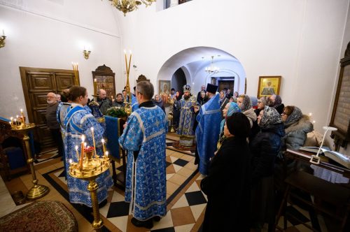 Митрополит Арсений возглавил всенощное бдение в храме священномученика Владимира, митрополита Киевского, в Свиблово