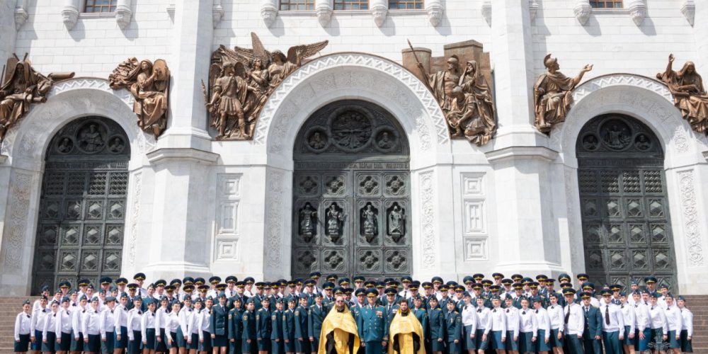 Благодарственный молебен в Храме Христа Спасителя по случаю выпуска Академии ГПС МЧС России