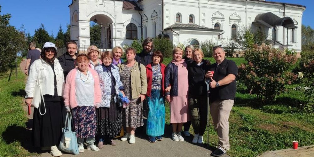 Прихожане храма святых мучеников Адриана и Наталии в Бабушкине совершили паломничество на подворье Свято-Троицкого Стефано-Махрищского монастыря в селе Талицы