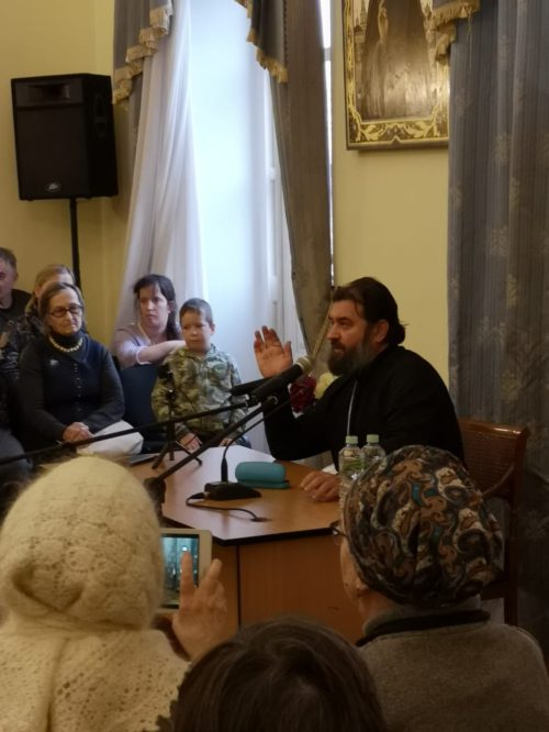 В усадьбе Свиблово прошла встреча с протоиереем Андреем Ткачевым