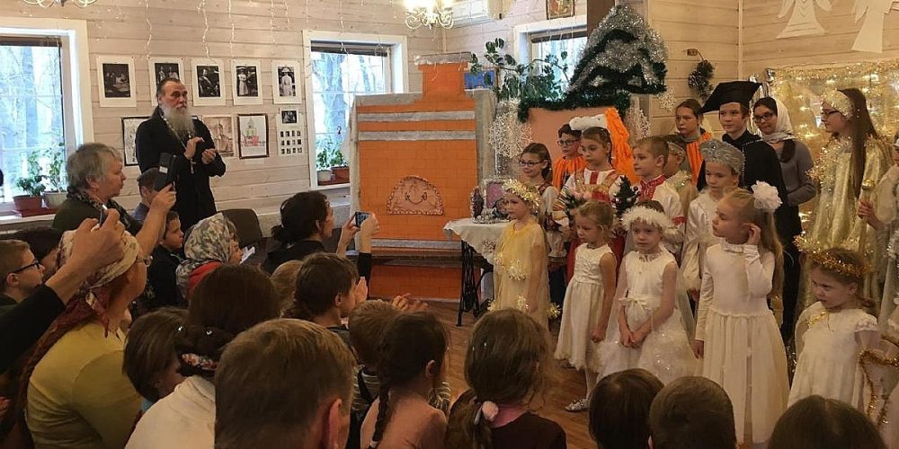 Воскресная школа Заиконоспасского монастыря в гостях у храма Успения Пресвятой Богородицы в Архангельском-Тюрикове