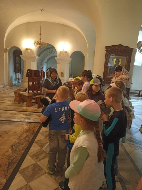 Экскурсия школьников в храме преподобного Серафима Саровского в Раеве