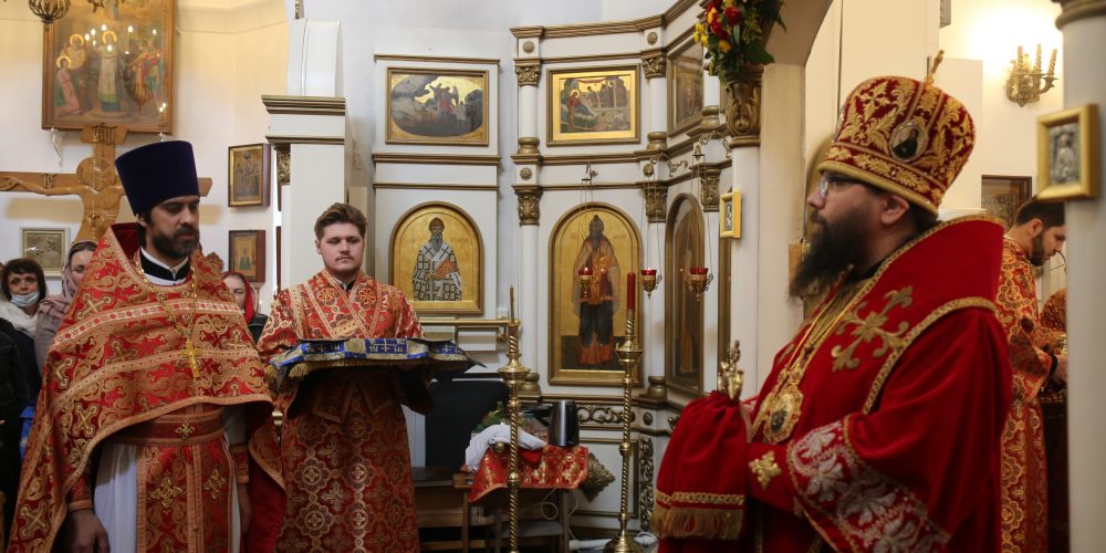 Архиепископ Егорьевский Матфей возглавил престольный праздник в храме иконы Божией Матери «Живоносный Источник» в Бибиреве