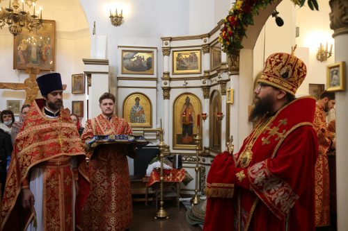 Архиепископ Егорьевский Матфей возглавил престольный праздник в храме иконы Божией Матери «Живоносный Источник» в Бибиреве