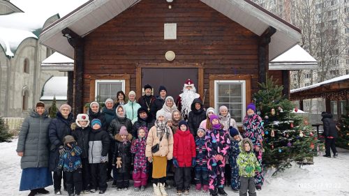 Рождественские гуляния при храме Усекновения главы святого Пророка Иоанна Предтечи и Крестителя Господня Иоанна в районе Северный