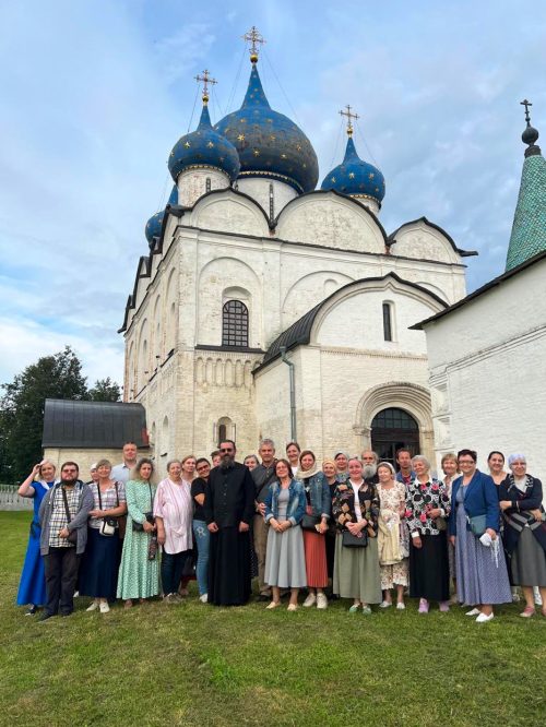 Прихожане храма иконы Божией Матери «Живоносный Источник» в Бибиреве совершили паломничество в Суздаль