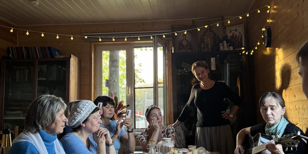 В приходском доме при храме иконы Божией Матери «Отрада и Утешение» в Ярославском пошел теплый осенний вечер