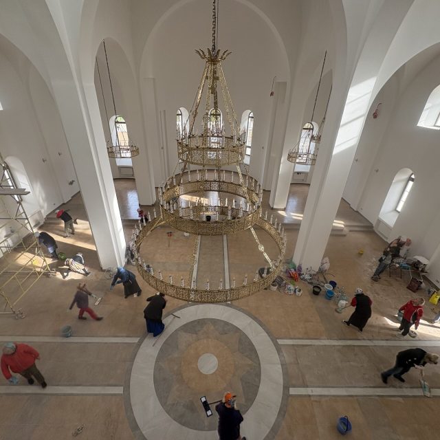 Прихожане приняли активное участие в подготовке храма Усекновения главы Иоанна Предтечи в Северном к вводу в эксплуатацию