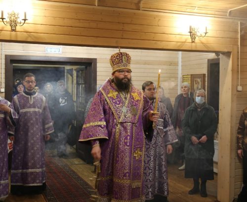 Архиепископ Егорьевский Матфей совершил великое повечерие и утреню