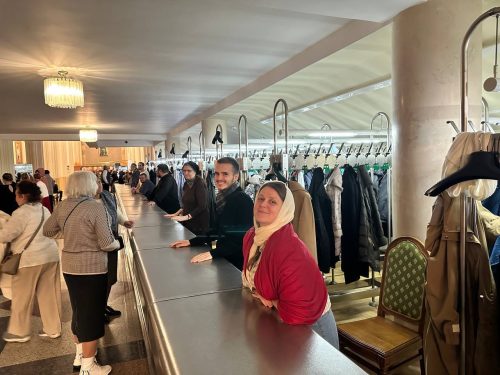 Молодежь храма Иконы Божией Матери «Живоносный источник» в Бибиреве потрудилась на показе фильмов в Храме Христа Спасителя