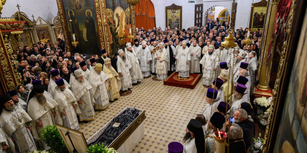 Митрополит Арсений сослужил за Литургией и чином отпевания отца Иоанна (Миронова) в Свято-Троицком кафедральном соборе