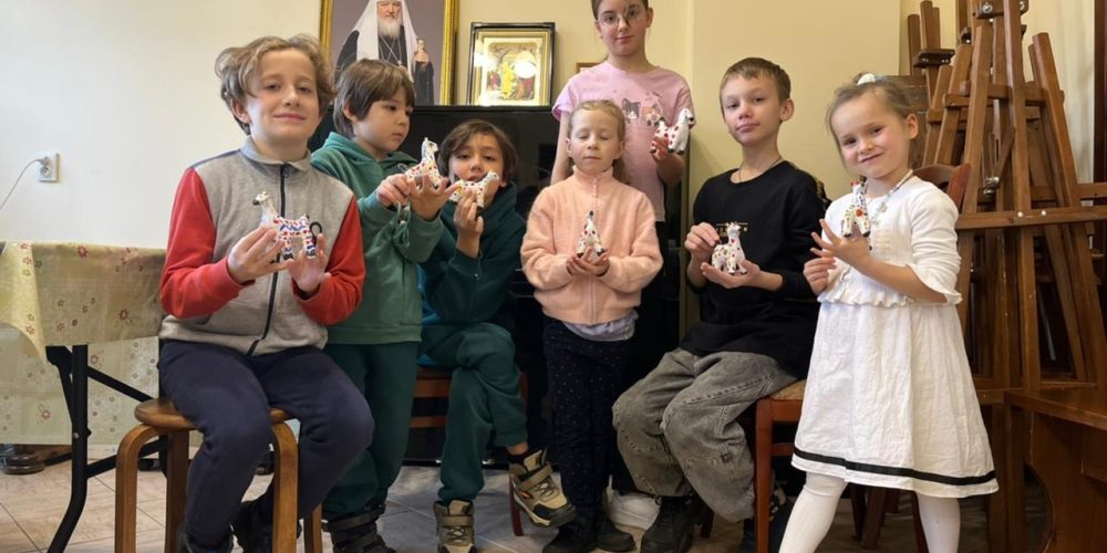 Мастер-класс «Роспись Дымковской игрушки» для учеников курса «Маленький реставратор» при храме преподобного Серафима Саровского в Раеве