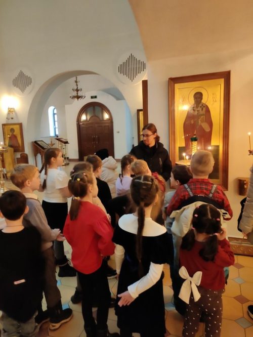 Первоклассники школы №1554 посетили с экскурсией храм иконы Божией Матери «Неопалимая Купина» в Отрадном