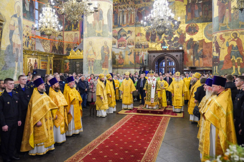 В день памяти святителя Петра Московского митрополит Арсений сослужил Предстоятелю Русской Церкви за Литургией в Успенском соборе Московского Кремля