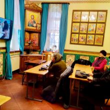 В рамках программы «Московское долголетие» при храме святых мучеников Адриана и Наталии в Бабушкине прошла очередная встреча членов Киноклуба