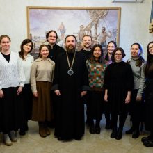 Молодежь Северо-Восточного викариатства поздравила митрополита Арсения с днём рождения