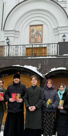 Уличная миссия молодежного кружка храма святых равноапостольных Мефодия и Кирилла в Ростокине накануне Поста привлекла новых прихожан
