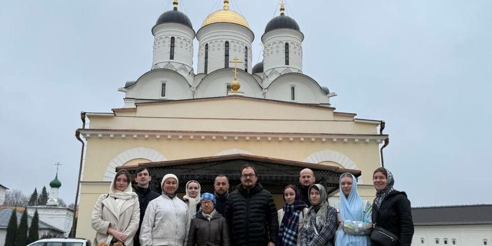 Молодежь храма иконы Божией Матери «Отрада и Утешение» в Ярославском посетила Оптину пустынь