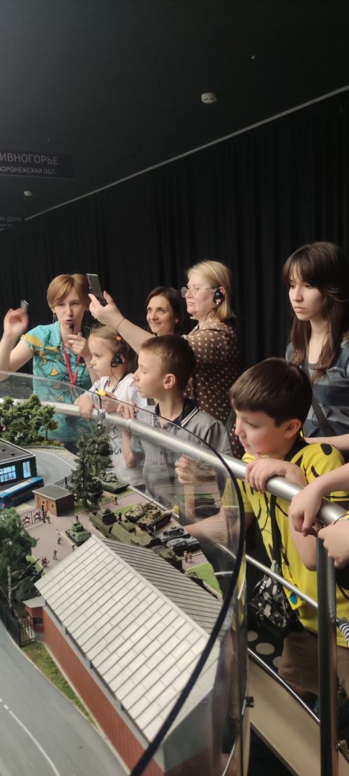 Воспитанники воскресной школы при храме иконы Божией Матери «Живоносный Источник» в Бибиреве посетили выставку