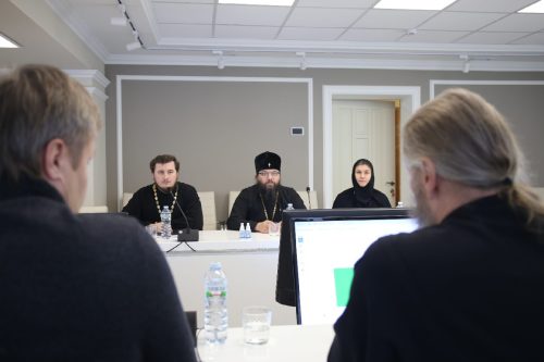 В Паломническом центре Московского Патриархата состоялась рабочая встреча Председателя Комиссии Русской Православной Церкви по развитию паломничества и принесению святынь архиепископа Егорьевского Матфея с работниками центра